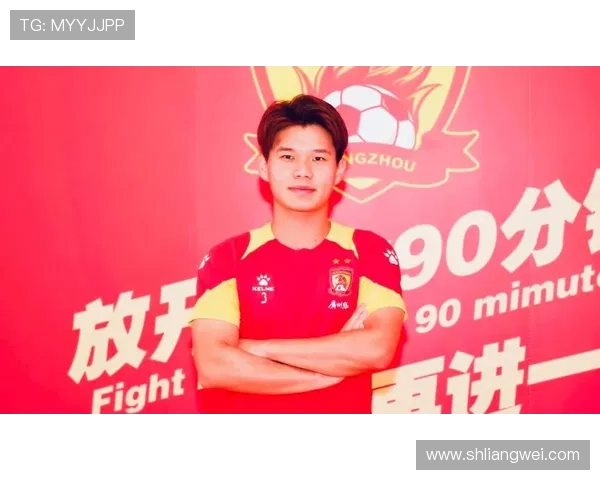 广州足球队灵活战术解析与球队发展新方向探讨